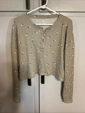 Gilly Hicks Sage Green Waffle Knit Cropped Henley with Daisy Embroidery